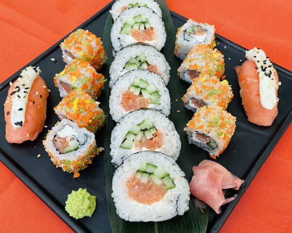 Featured image for “Пушена сьомга сет 16 бр”