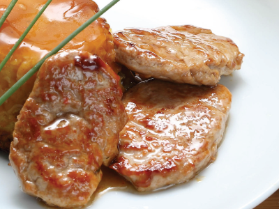 Featured image for “Свински медальони в джинджифилов сос и запечени картофи”