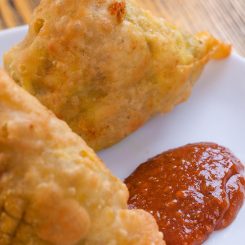 Featured image for “Вегетарианска Самоса – 2 бр”