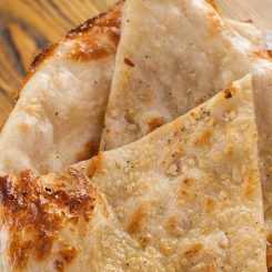 Featured image for “Наан с Чесън”