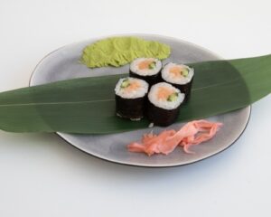 Featured image for “Хосомаки пушена сьомга 4 бр”