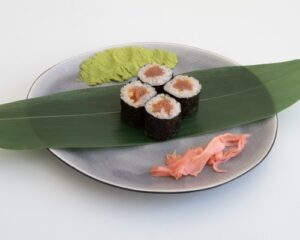 Featured image for “Хосомаки пикантен тон 4 бр”