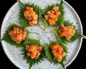 Featured image for “Шисо сьомга тартар”