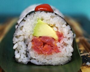 Featured image for “Футомаки пикантен тон 6 бр”