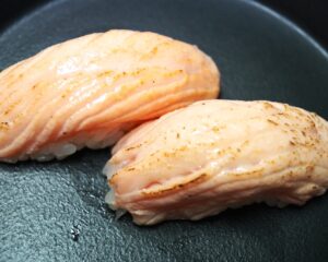 Featured image for “Нигири сьомга татаки 2 бр”