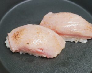 Featured image for “Нигири тон татаки 2 бр”